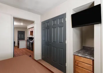 Eagle's Den Suites Big Spring a Travelodge by Wyndham hotel thumbnail 3