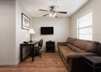 Eagle's Den Suites Big Spring a Travelodge by Wyndham hotel thumbnail 4