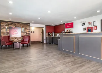Red Roof Inn PLUS+ Huntsville hotel thumbnail 2