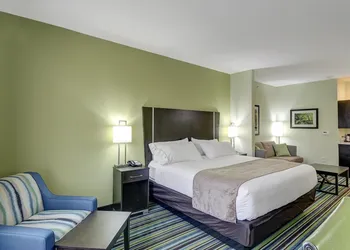 Holiday Inn Express & Suites Carrizo Springs by IHG hotel thumbnail 2