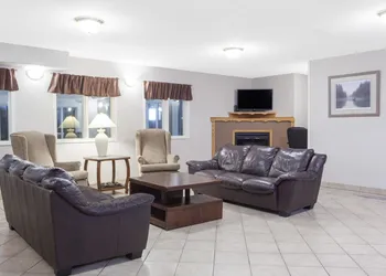 Super 8 by Wyndham Fort Frances hotel thumbnail 2