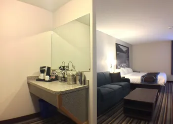 Super 8 by Wyndham Fort Frances hotel thumbnail 4