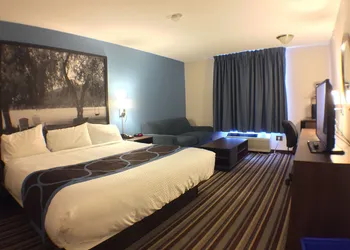 Super 8 by Wyndham Fort Frances hotel thumbnail 8