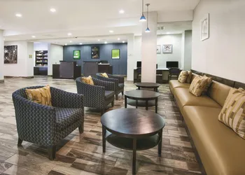 La Quinta Inn & Suites by Wyndham Karnes City - Kenedy hotel thumbnail 2