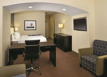 La Quinta Inn & Suites by Wyndham Karnes City - Kenedy hotel thumbnail 8