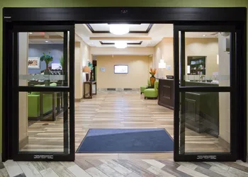 Holiday Inn Express Hotel & Suites Fort Dodge by IHG hotel thumbnail 2
