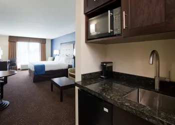 Holiday Inn Express Hotel & Suites Fort Dodge by IHG hotel thumbnail 6
