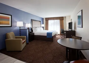 Holiday Inn Express Hotel & Suites Fort Dodge by IHG hotel thumbnail 7