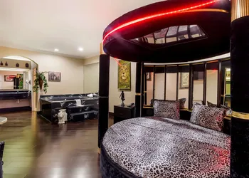 Americas Best Value Platinum Inn & Suites hotel thumbnail 3