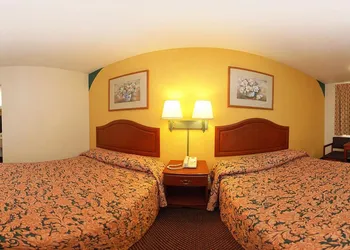 Econo Lodge Bartlesville Hwy 75 hotel thumbnail 4