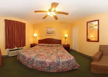 Econo Lodge Bartlesville Hwy 75 hotel thumbnail 6