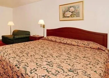 Econo Lodge Bartlesville Hwy 75 hotel thumbnail 7