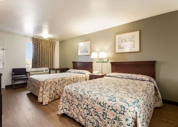 Econo Lodge Bartlesville Hwy 75 hotel thumbnail 8