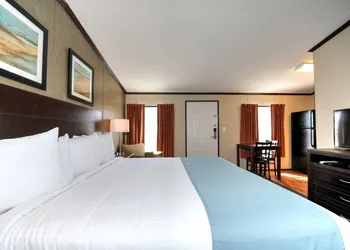 Instalodge Hotel And Suites hotel thumbnail 4