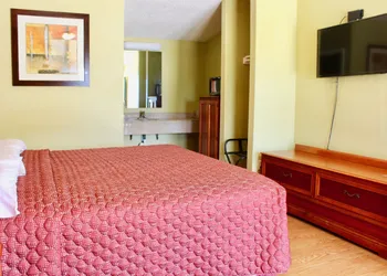 Tropicana Motel hotel thumbnail 4