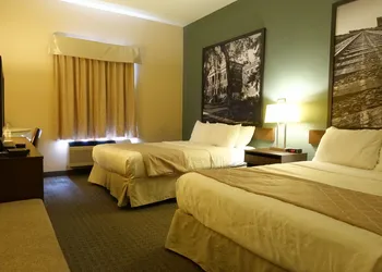 Super 8 by Wyndham Dauphin hotel thumbnail 6