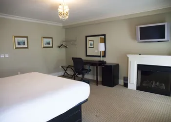 Niagara Crossing Hotel & Spa hotel thumbnail 3