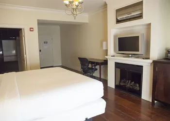 Niagara Crossing Hotel & Spa hotel thumbnail 5