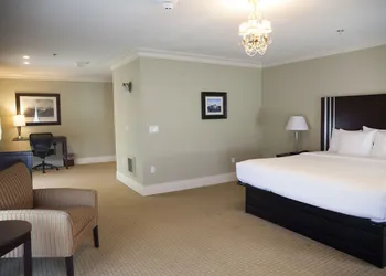 Niagara Crossing Hotel & Spa hotel thumbnail 6
