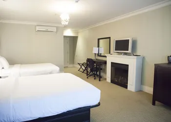 Niagara Crossing Hotel & Spa hotel thumbnail 7