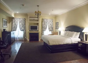 Niagara Crossing Hotel & Spa hotel thumbnail 8