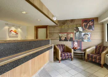 Red Roof Inn Parkersburg hotel thumbnail 2