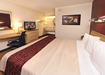 Red Roof Inn Parkersburg hotel thumbnail 3