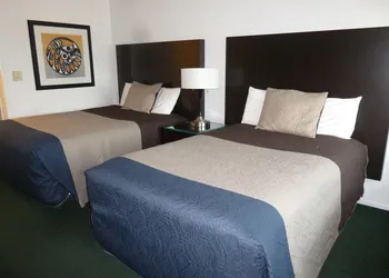 Cougar Land Motel hotel thumbnail 5