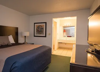 Cougar Land Motel hotel thumbnail 8