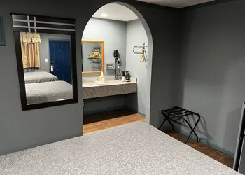 Relax Inn hotel thumbnail 2