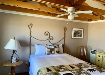 Tioga Lodge At Mono Lake hotel thumbnail 3