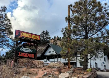 Coyote Motel West hotel thumbnail 4