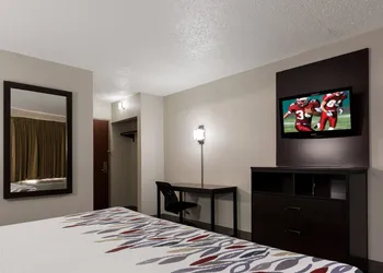 Red Roof Inn Hartford - New Britain hotel thumbnail 8