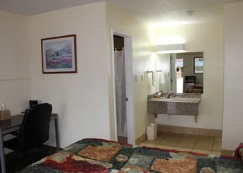 EverGreen Inn & RV hotel thumbnail 3