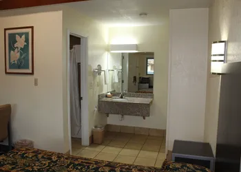 EverGreen Inn & RV hotel thumbnail 4