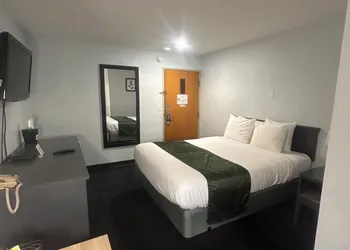 Pictured Rocks Inn & Suites hotel thumbnail 4