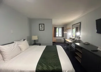 Pictured Rocks Inn & Suites hotel thumbnail 6