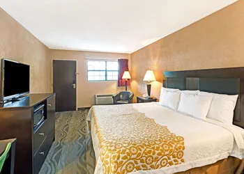 Days Inn by Wyndham Cherokee Near Casino hotel thumbnail 5