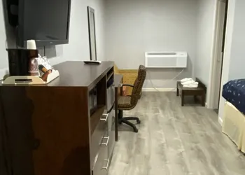 Budget Inn hotel thumbnail 5