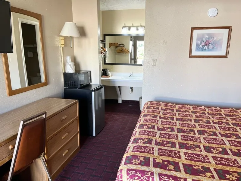 Economy Inn hotel detail image 6