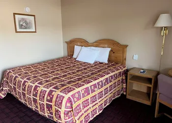 Economy Inn hotel thumbnail 7