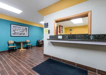Super 8 by Wyndham Devils Lake hotel thumbnail 8