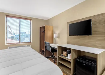 Quality Inn JFK Airport Rockaway Blvd hotel thumbnail 7