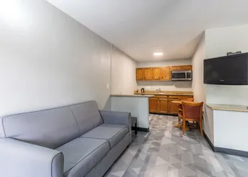 Freer Executive Inn and Studios hotel thumbnail 3