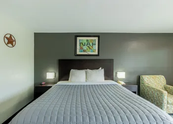 Freer Executive Inn and Studios hotel thumbnail 8