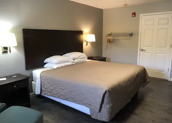 Deerfield Inn & Suites hotel thumbnail 2