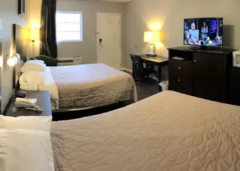 Deerfield Inn & Suites hotel thumbnail 3