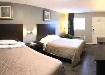 Deerfield Inn & Suites hotel thumbnail 4