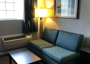 Deerfield Inn & Suites hotel thumbnail 6