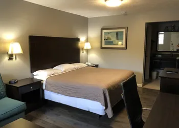 Deerfield Inn & Suites hotel thumbnail 7